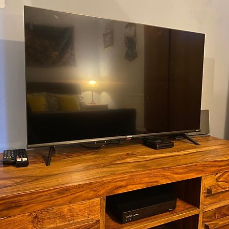 Quirky Town Centre Apartment With River Terrace Macclesfield Exterior foto