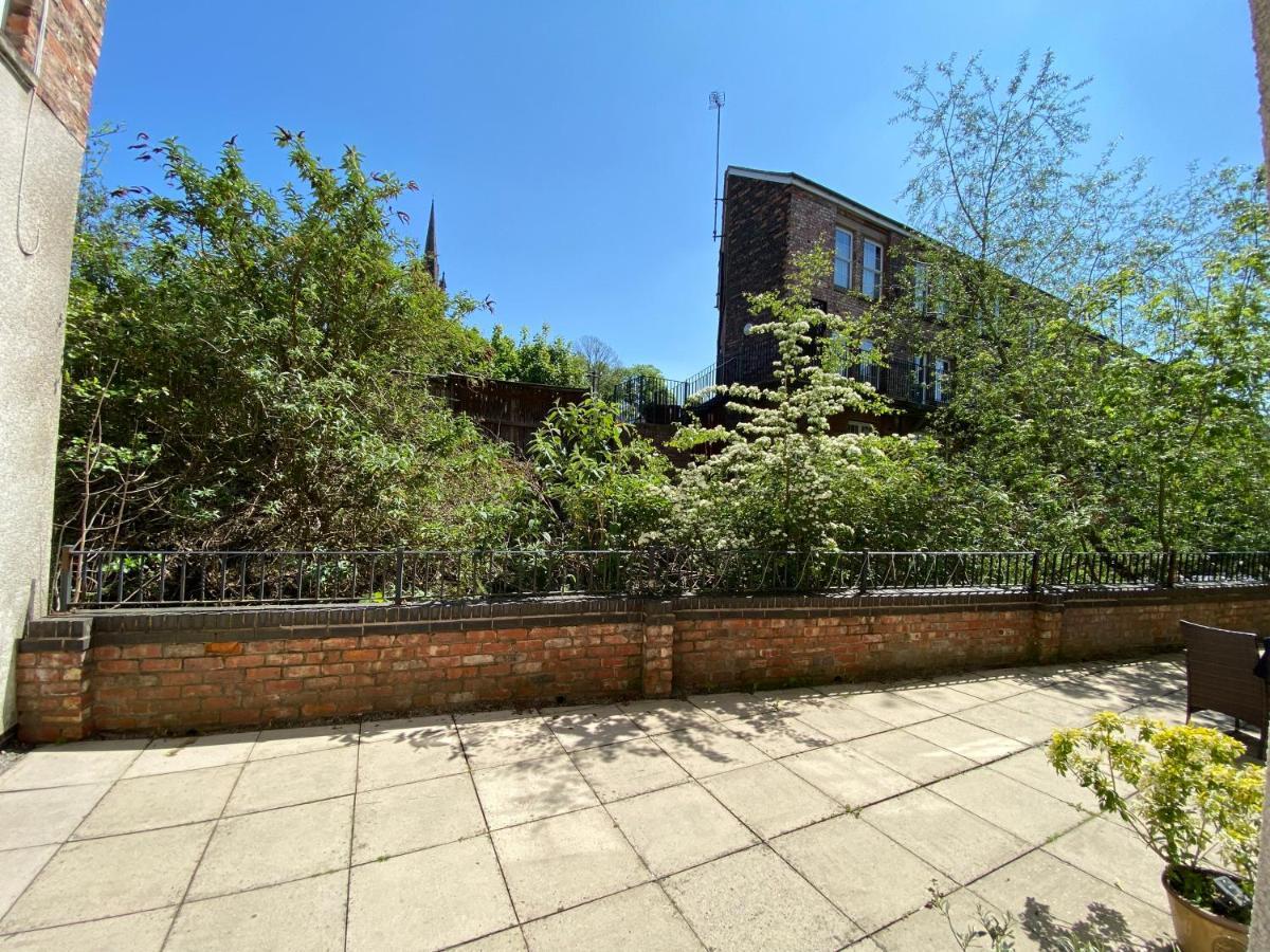 Quirky Town Centre Apartment With River Terrace Macclesfield Exterior foto